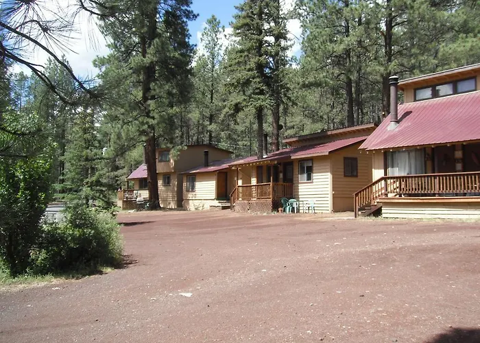 Villa: Greer Point Trails End Cabins